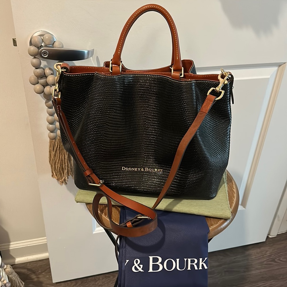 Authentic Dooney & Bourke, large Barlow